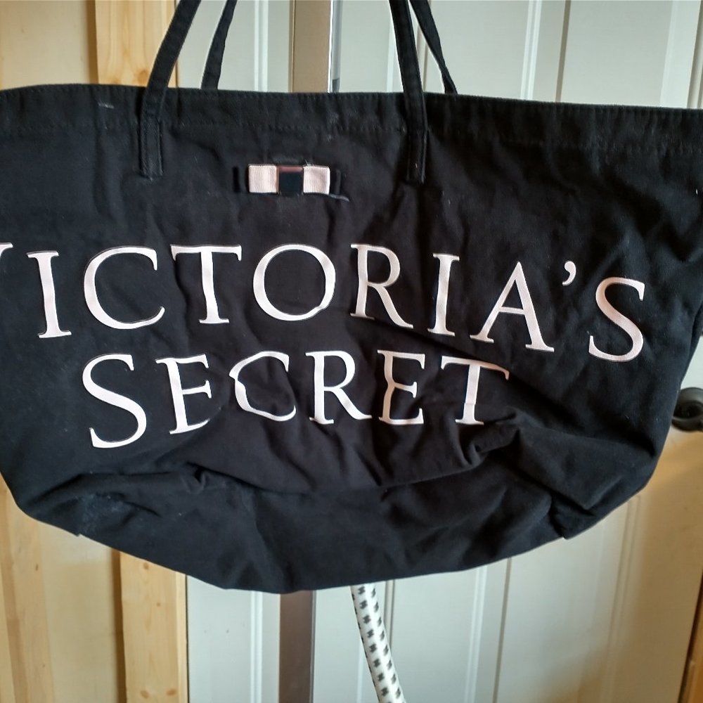 VS BLACK TOTE.....LIKE NEW CONDITION